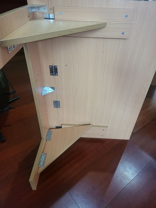 Mesa de madeira para fixação em parede. Excelente