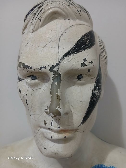 A R T E -Manequim com intervenção ARTISTICA