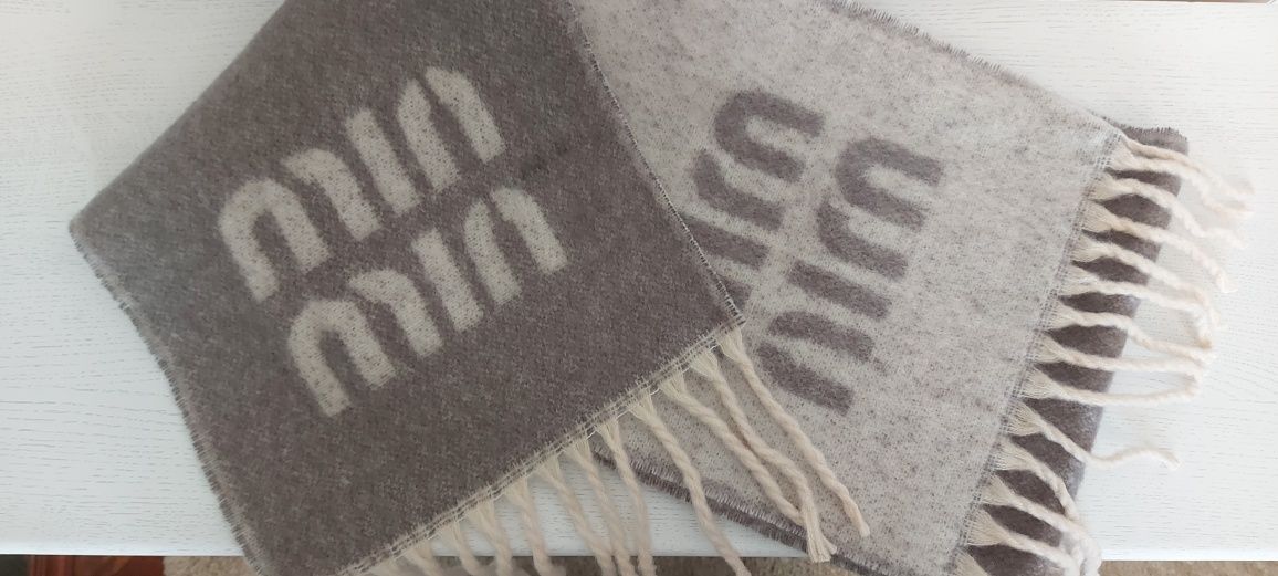 Жіночий шарф miu miu