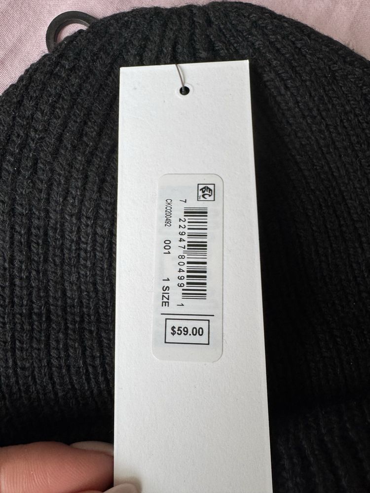 Чорна шапка Calvin Klein