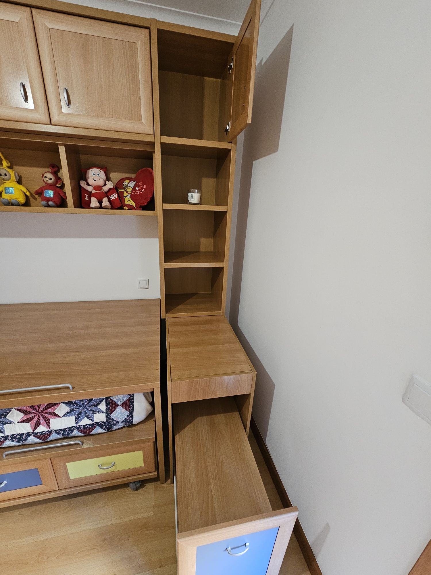 Mobília de Quarto de Criança em Madeira