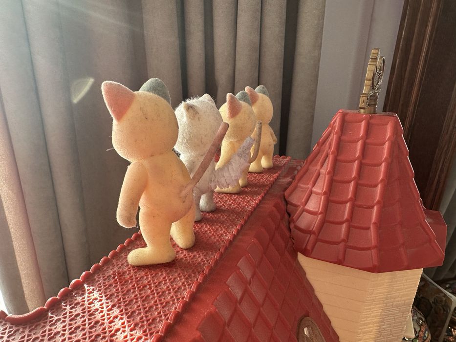 Будиночок з ліфтом і сімєю котенят ( Sylvinian family)