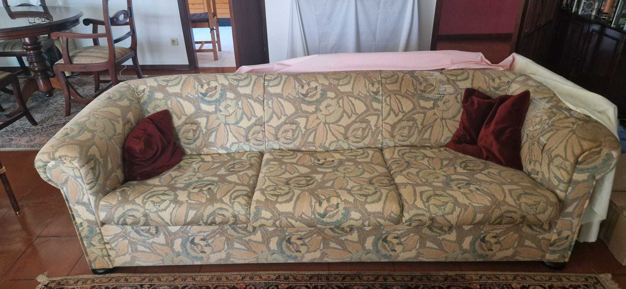 Conjunto sala: 2 sofás 3 lugares + 2 cadeirões estofados
