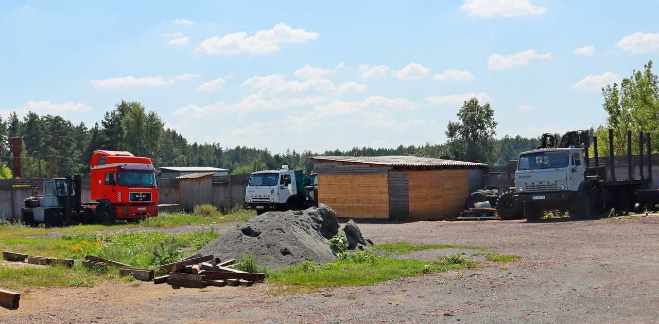 Виробнича база + з СТО + 5 вантажівок!