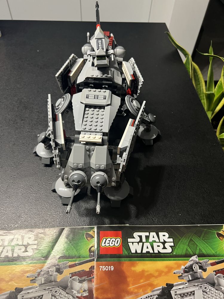 Zestaw LEGO 75019 Star Wars AT-TE