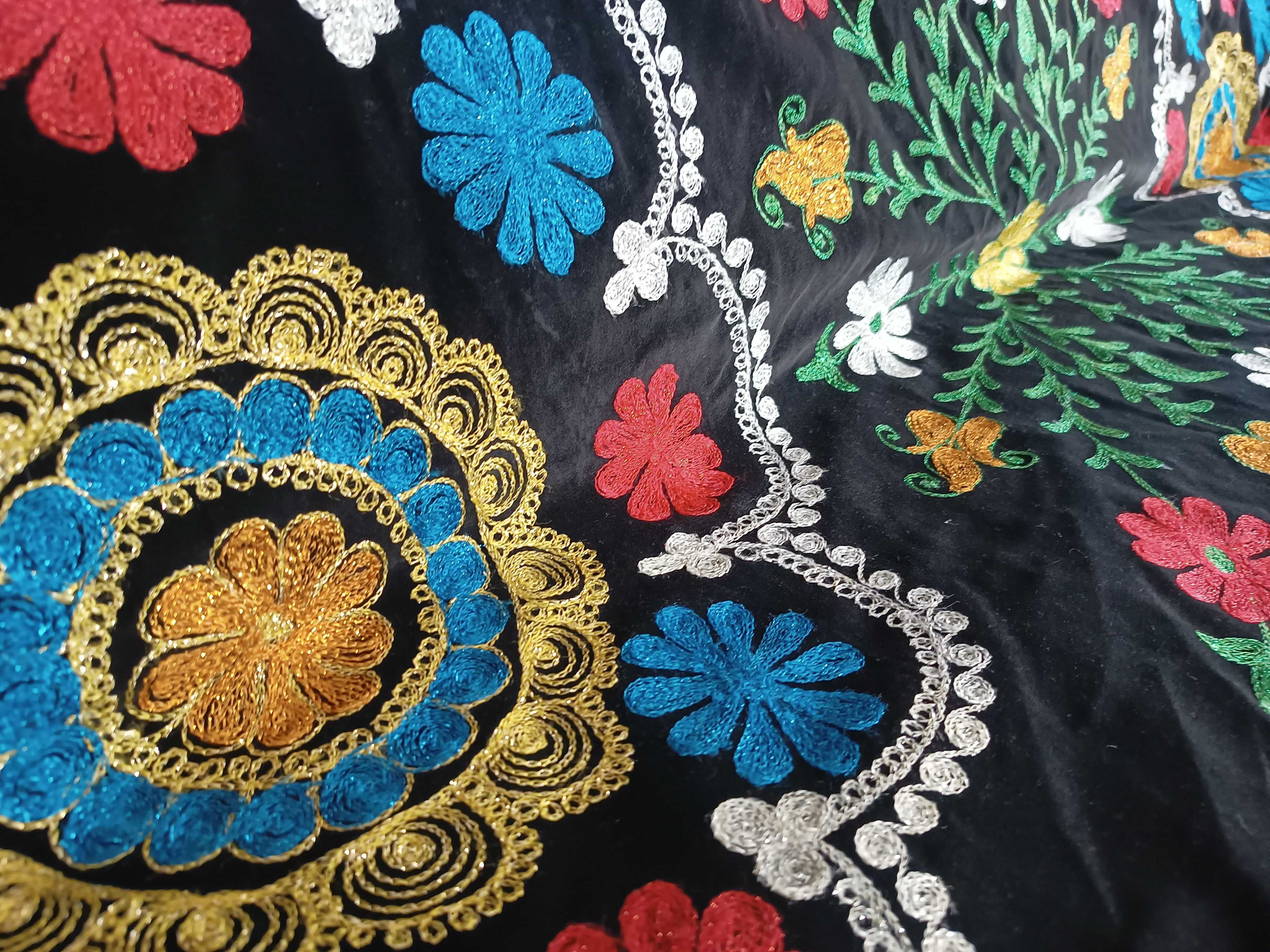 Piękny haftowany kilim huculski aksamit narzuta ludowa Uzbekistan