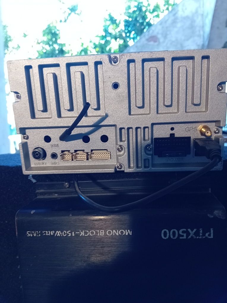 Radio auto, amplificador e subwoofer