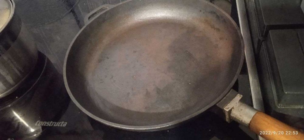 Чистка чугунных сковородок