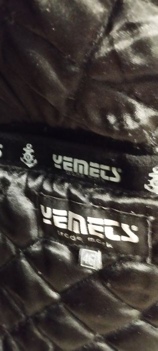 Чоловіче пальто чорного кольору