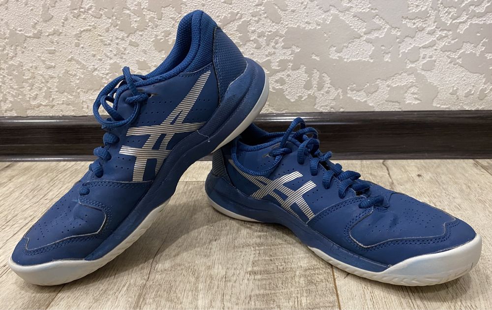 Продам кросівки ASICS