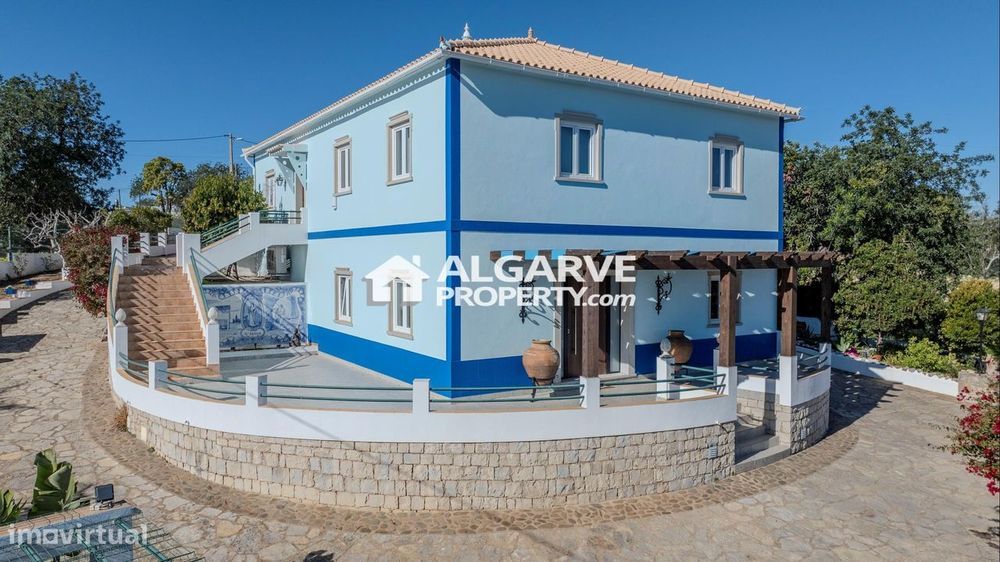 Excelente moradia V5 com vista panorâmica nos arredores de Loulé, Alga