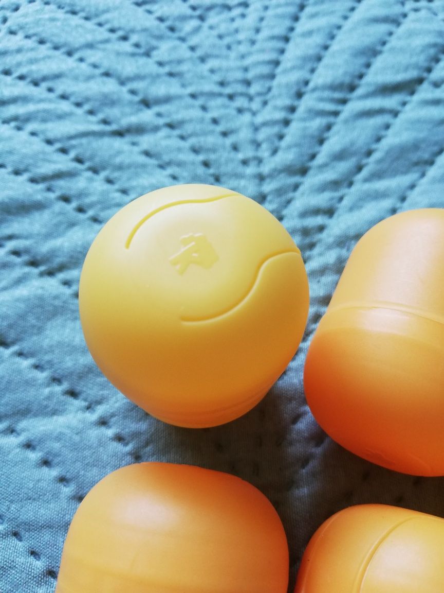 Plastikowe pojemniki po Kinder jajkach