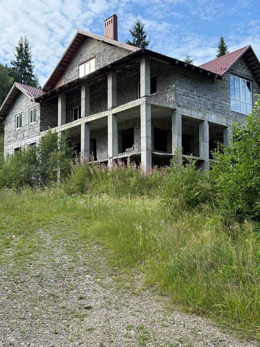 Незавершене будівництвопід готель, гори Вишків