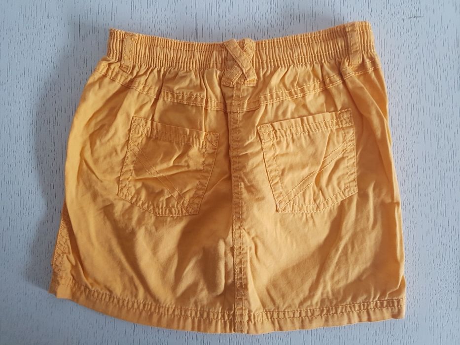 Spódnica ciemnożółta rozm. 110/116