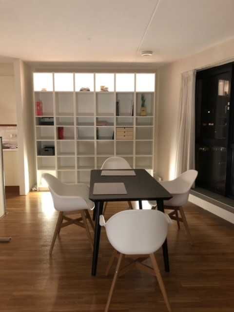 Cadeiras design moderno - polietileno de alta densidade e madeira
