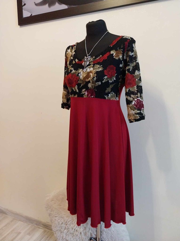 Elegancka sukienka  na imprezy okolicznościowe