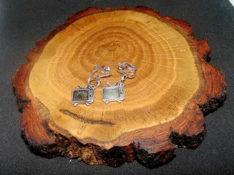 Telewizor klipsy wiszace