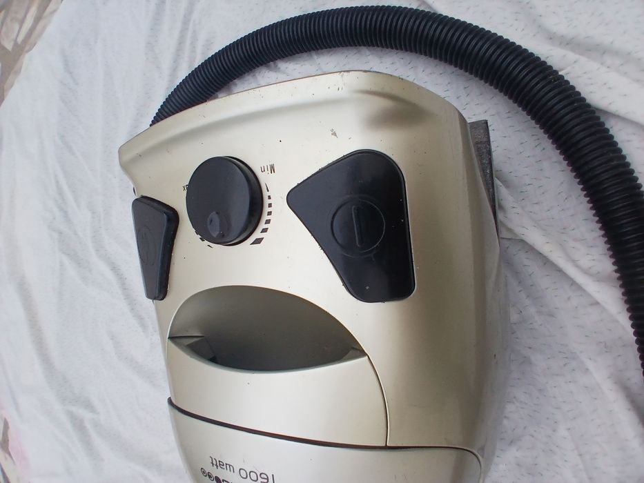 Aspirador Electrolux em bom estado de conservação, com ótimo desempenh