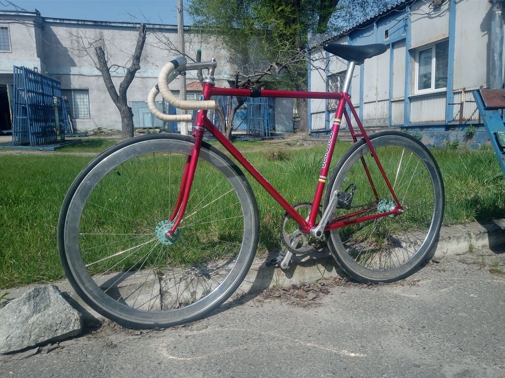 Продам трековый велосипед МЕТЕОР на крутых компанентах . Fixed gear