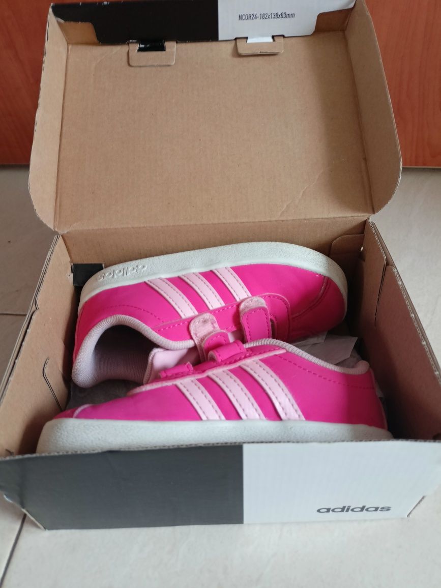 Buty dziecięce Adidas orginalne rozm. 24