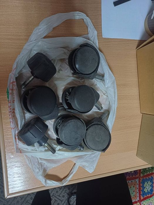 Колёсики и спинка для офисного кресла