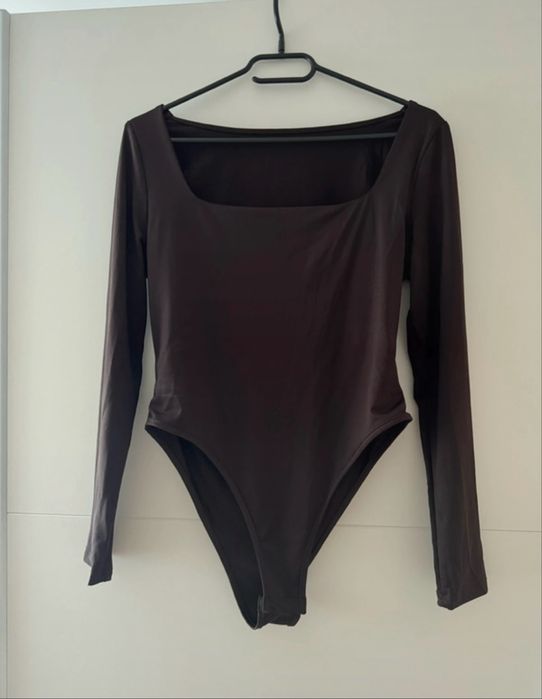 Czekoladowe obcisle body shein