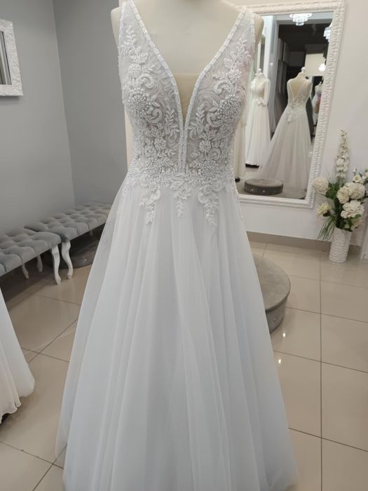 Suknia Ślubna powystawowa Emilla