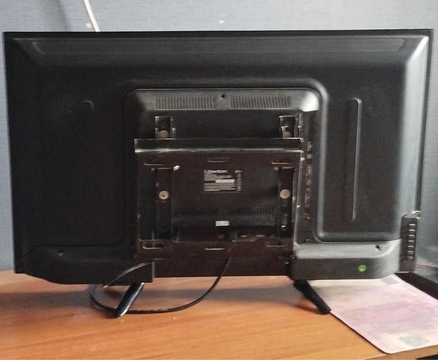 Телевізор Liberton 32