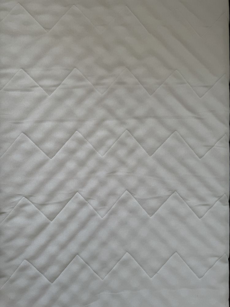 Cama c/estrado ripas com colchao.
