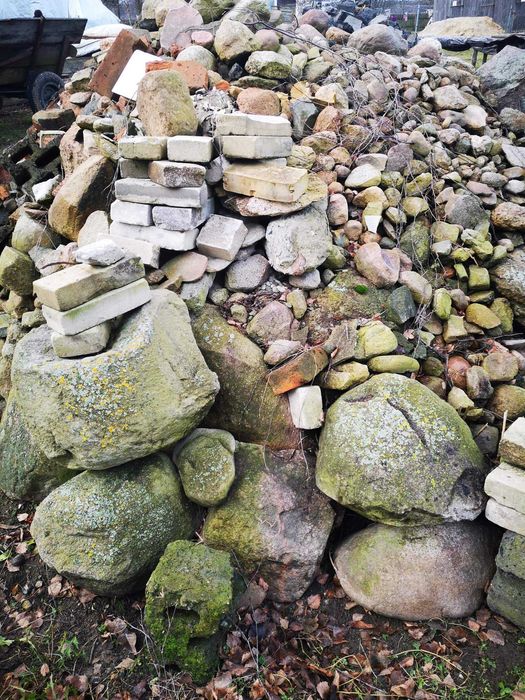 Sprzedam żużel i kamienie polne duże i małe