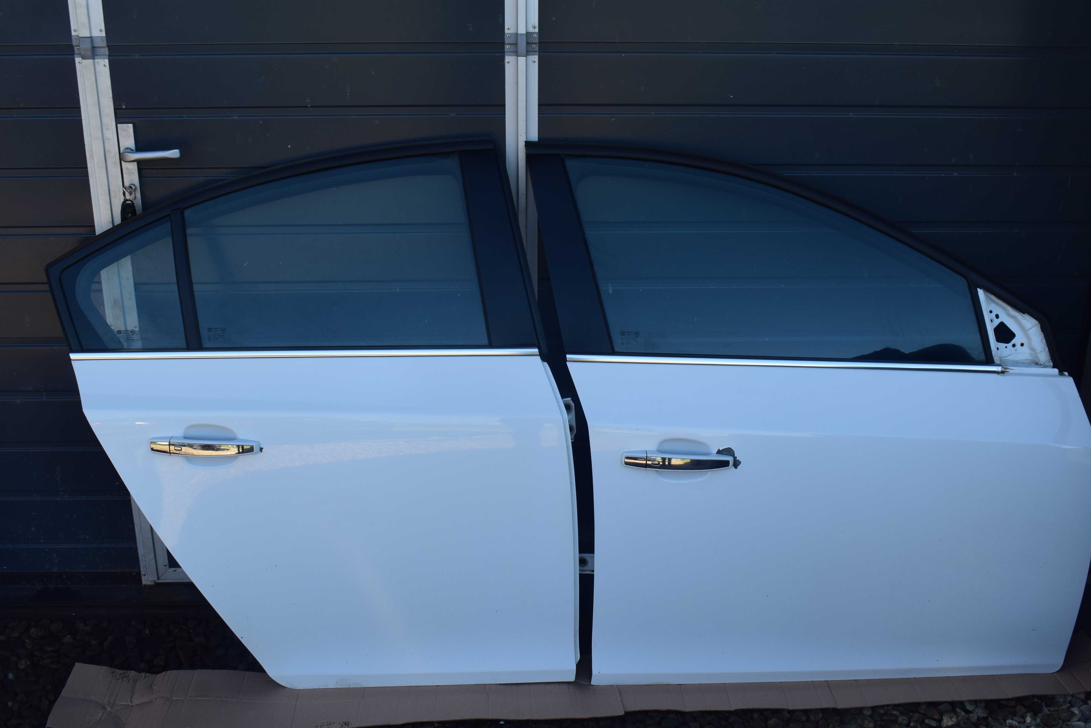 Drzwi prawe tył + przód kompletne CHEVROLET CRUZE sedan kolor GAZ 11r