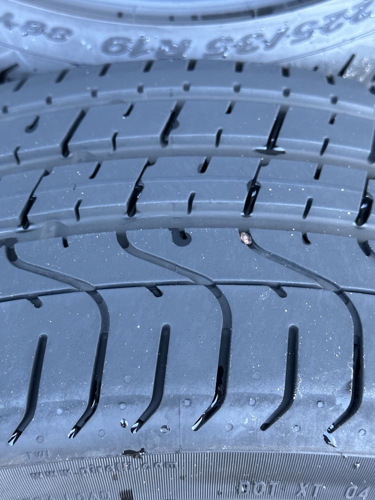 Шини Pirelli PZero 225/35 R19