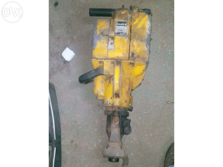 Martelo Pionjar a combustível