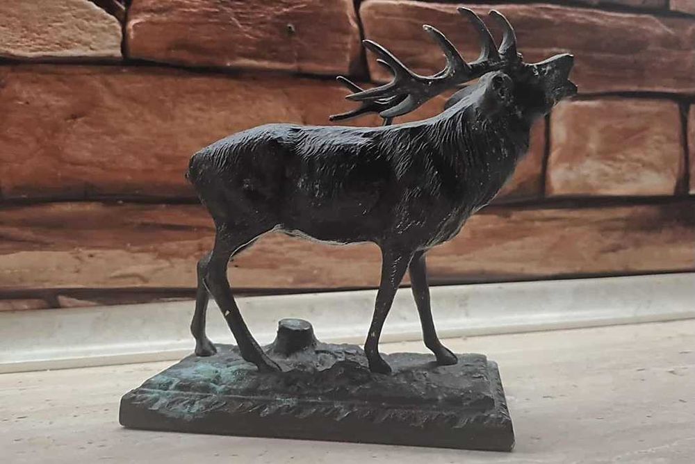 figurka z  brązu- jeleń // syg. bracia Korniluk