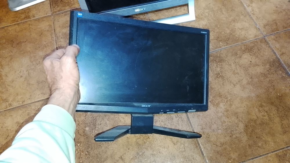 Мониторы 17, 19 разные