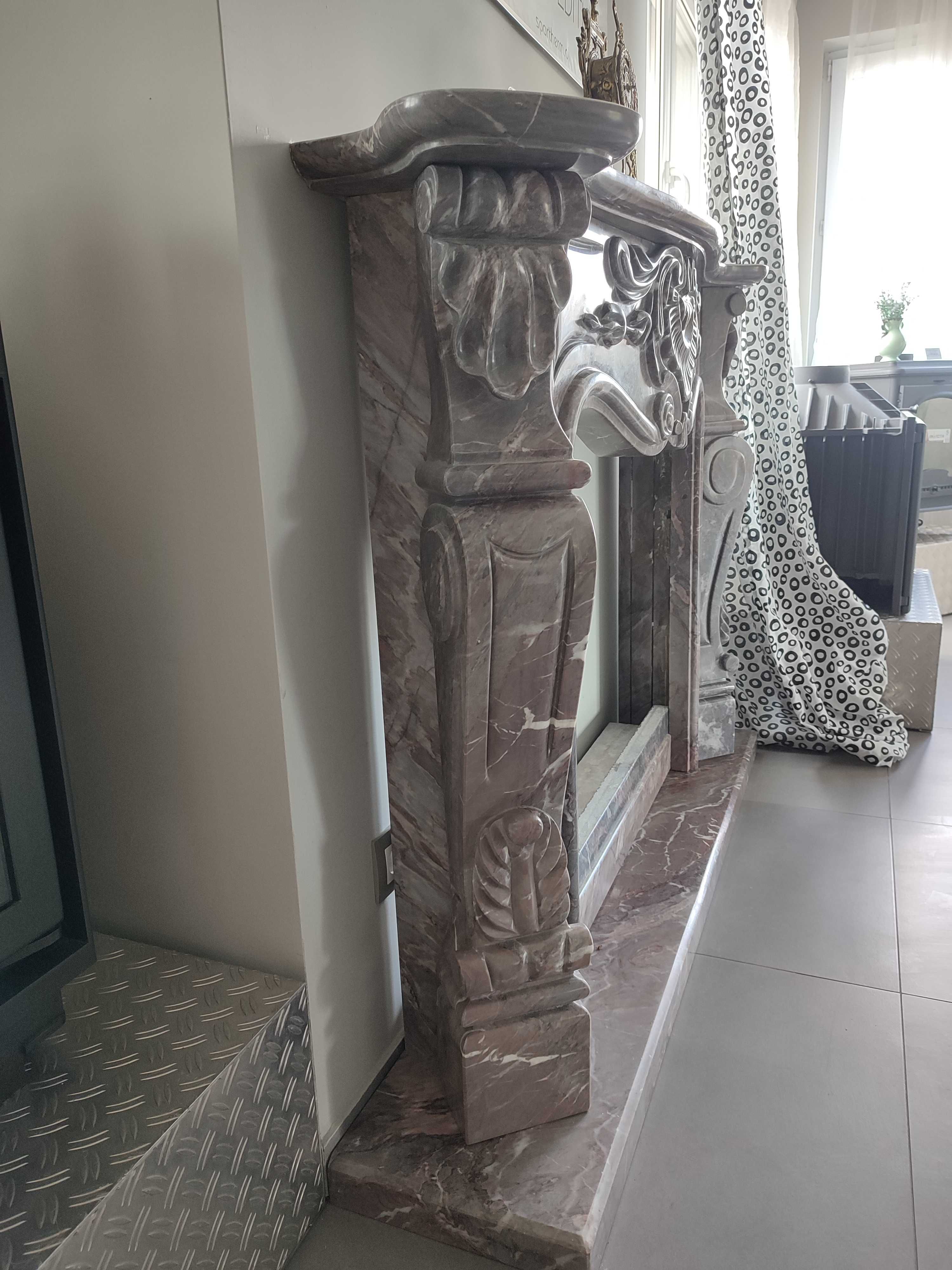 Portal marmurowy ręcznie rzeźbiony kominek nowy salon bogaty design