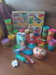 Play-Doh zestaw ciastolin z akcesoriami.