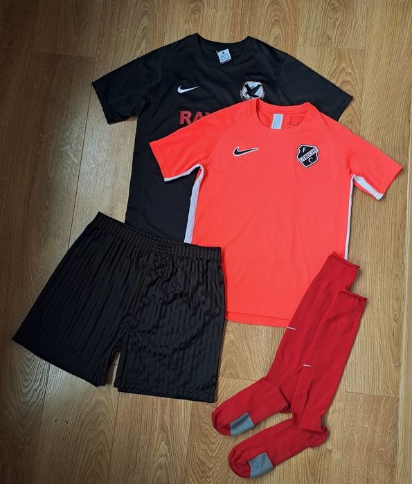 Футбольная форма 164/170 см Nike /спортивная форма/гетры