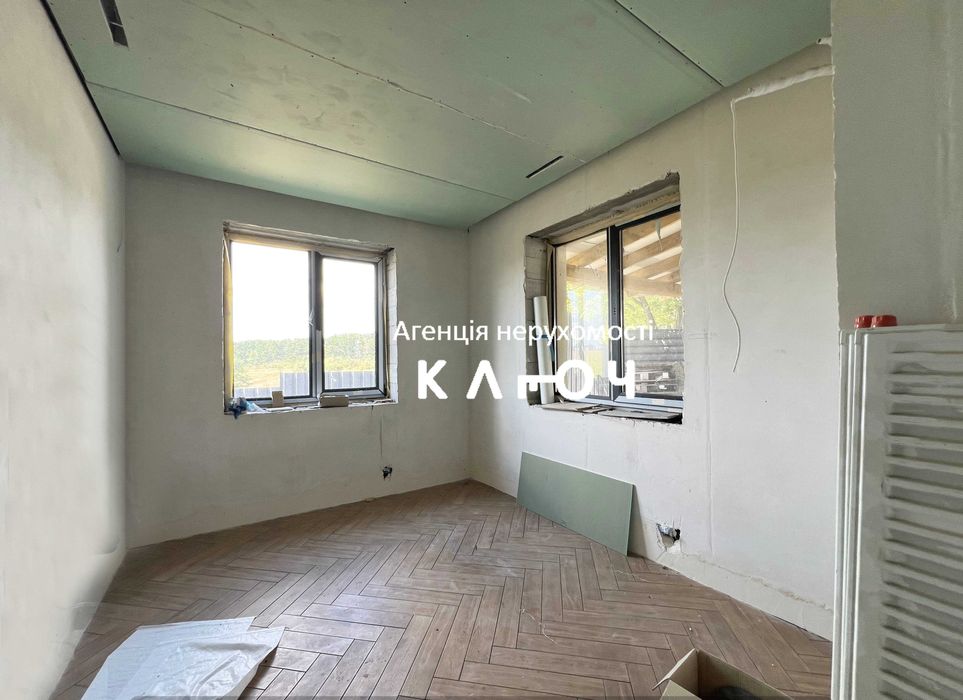 Продам сучасний будинок в мальовничому місці.