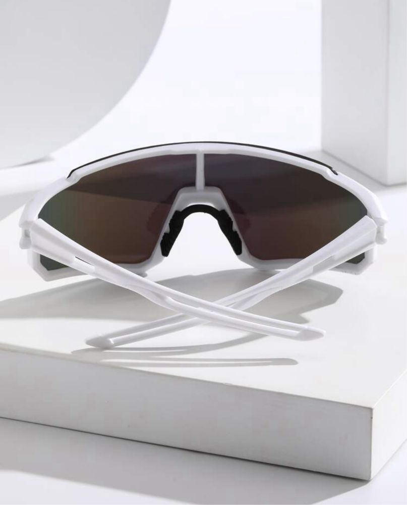 Białe okulary przeciwsłoneczne sportowe na rower m