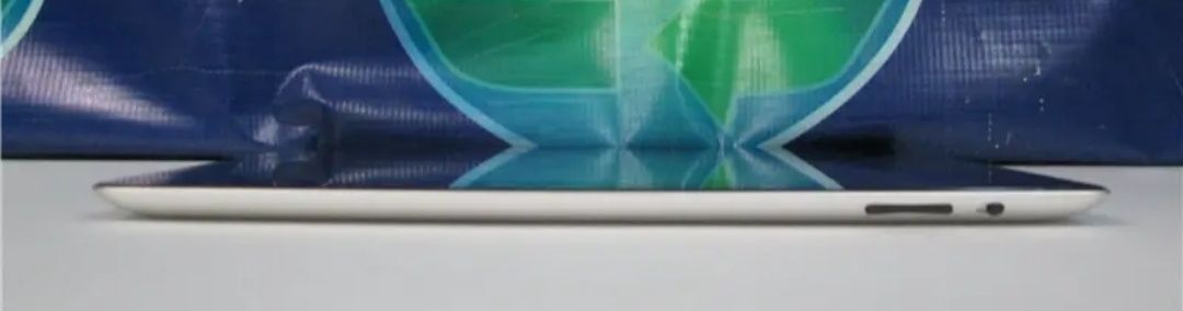 Apple iPad A1458 память 16Gb + чехол с клавиатурой
