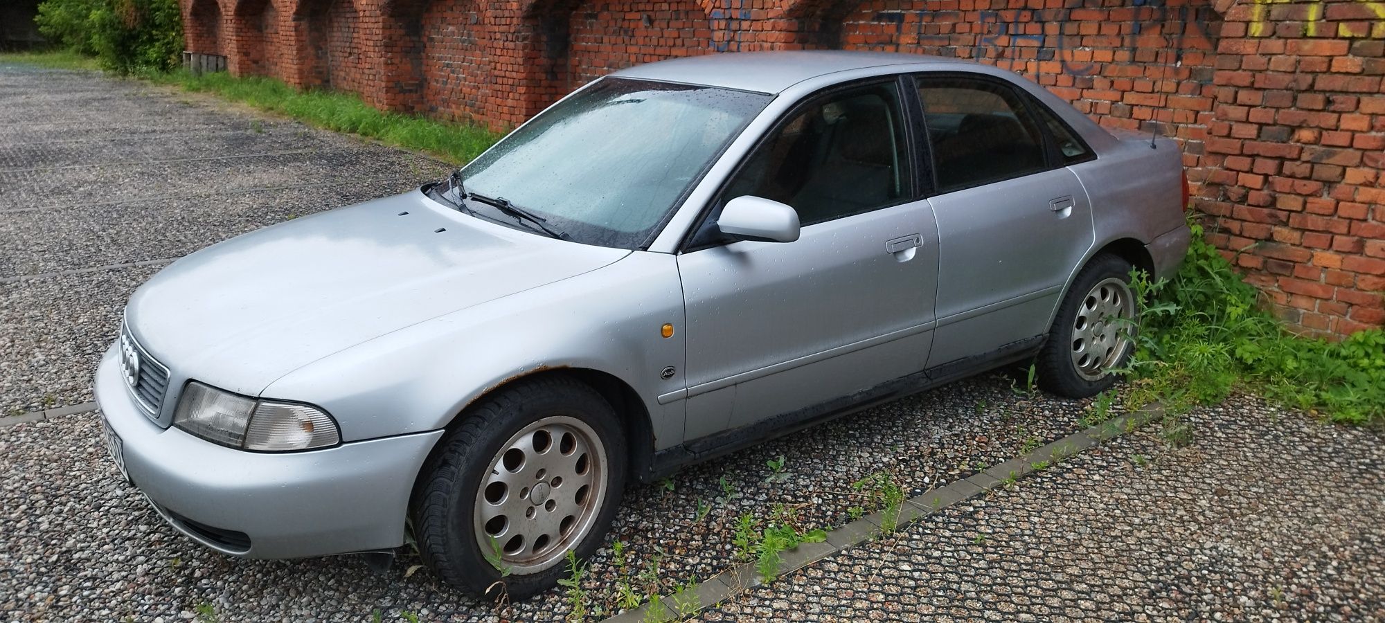 Audi A4 samochód