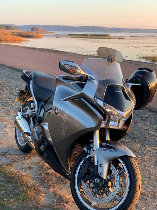 Мотоцикл Спорт-туризм  HONDA VFR 1234