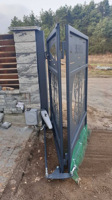 Brama harmonijkowa, łamana, mechanizm składania skrzydeł bramy