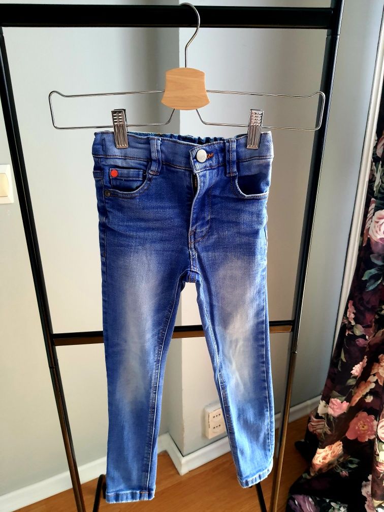 Spodnie jeansowe jeansy przecierane rurki skinny Next 110cm 5lat