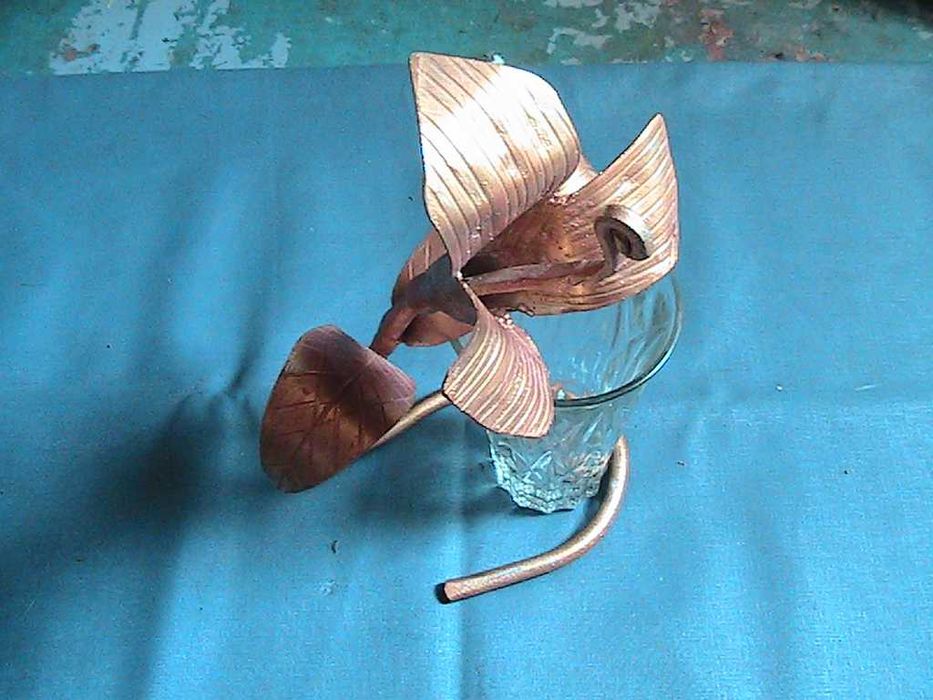 Цветок кованый металл и ваза СССР, Старинные ключи набором. Панно СССР