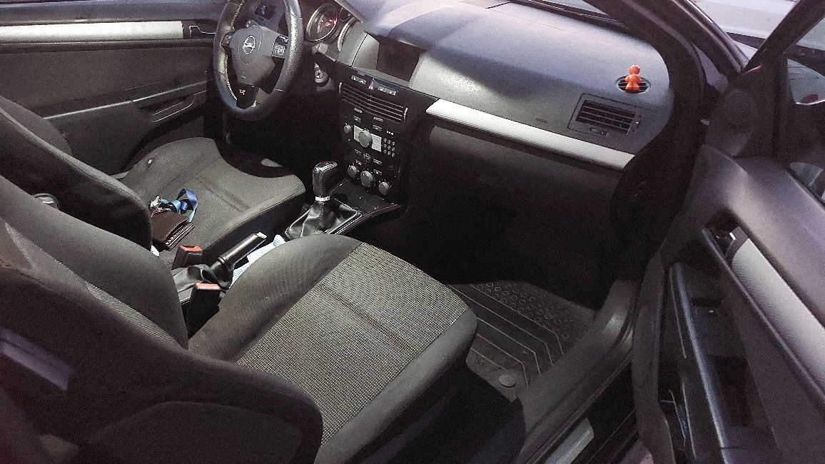 Opel Astra H GTC 1.9 150 CV 2Lugares