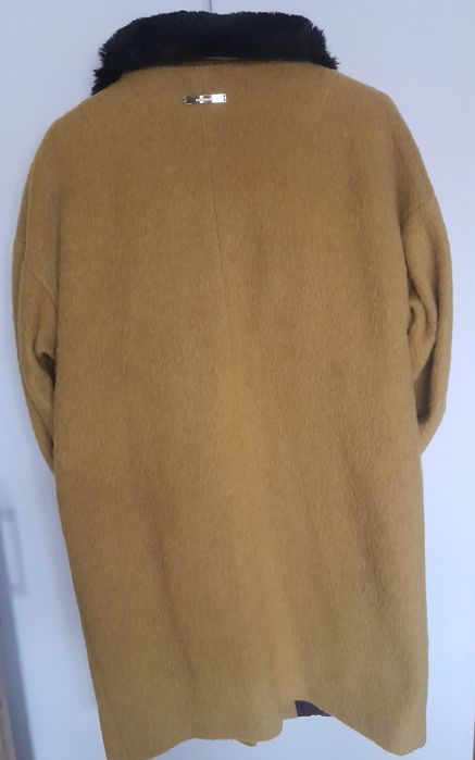 Prosty płaszcz o pudełkowym kroju monnari rozm.40