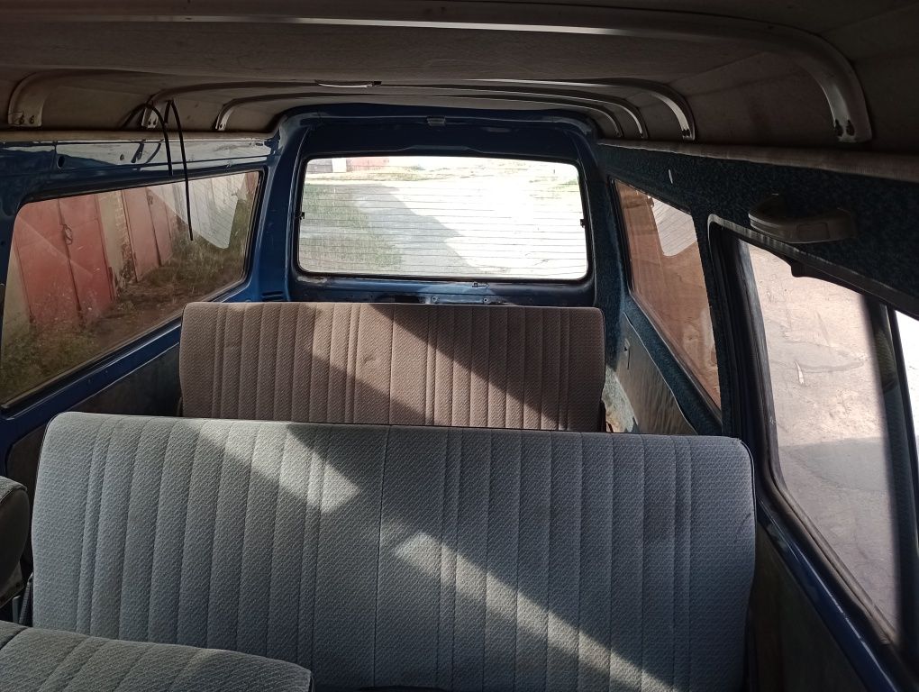Mazda E2200 1997 р двигун R2