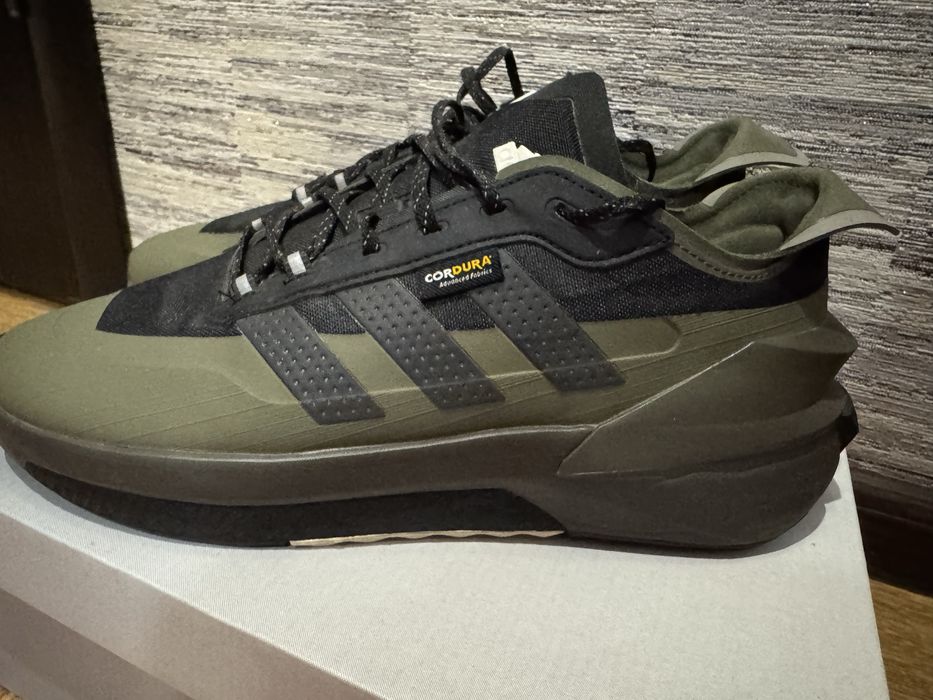 Кроссовки adidas AVRYN